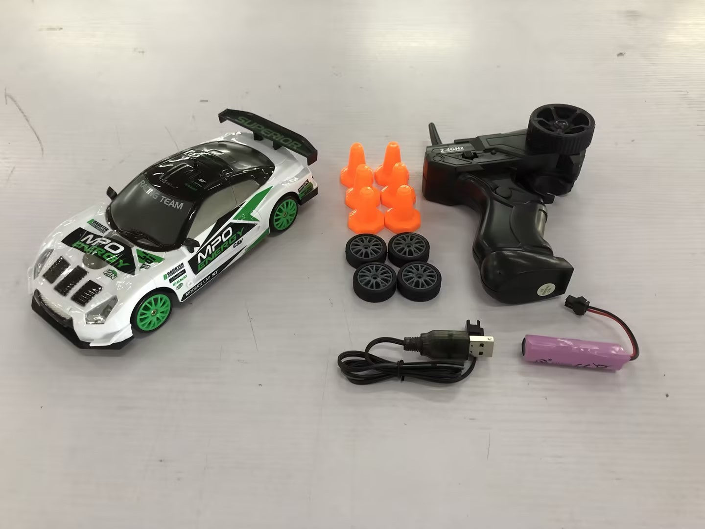 2.4G 4WD RC Drift Car Toy Remote Control Car 8-14days